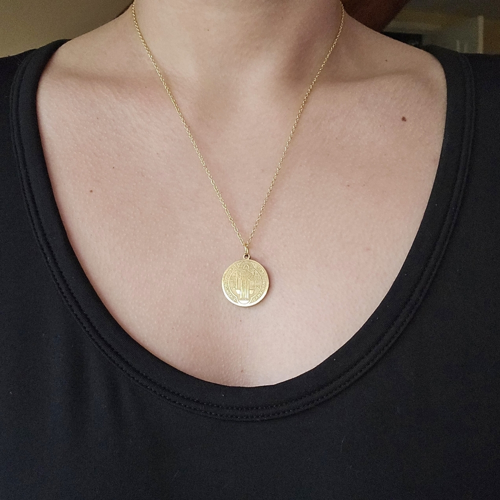 Vintage Gold Saint St Benedict of Nursia Medal Medallion Coin Necklace - Picture 3 of 8